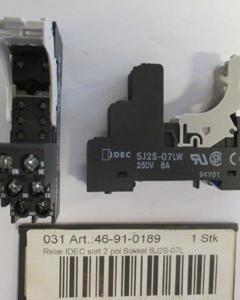 Relæ IDEC Black 2 pol Sokkel SJ2S-07L W